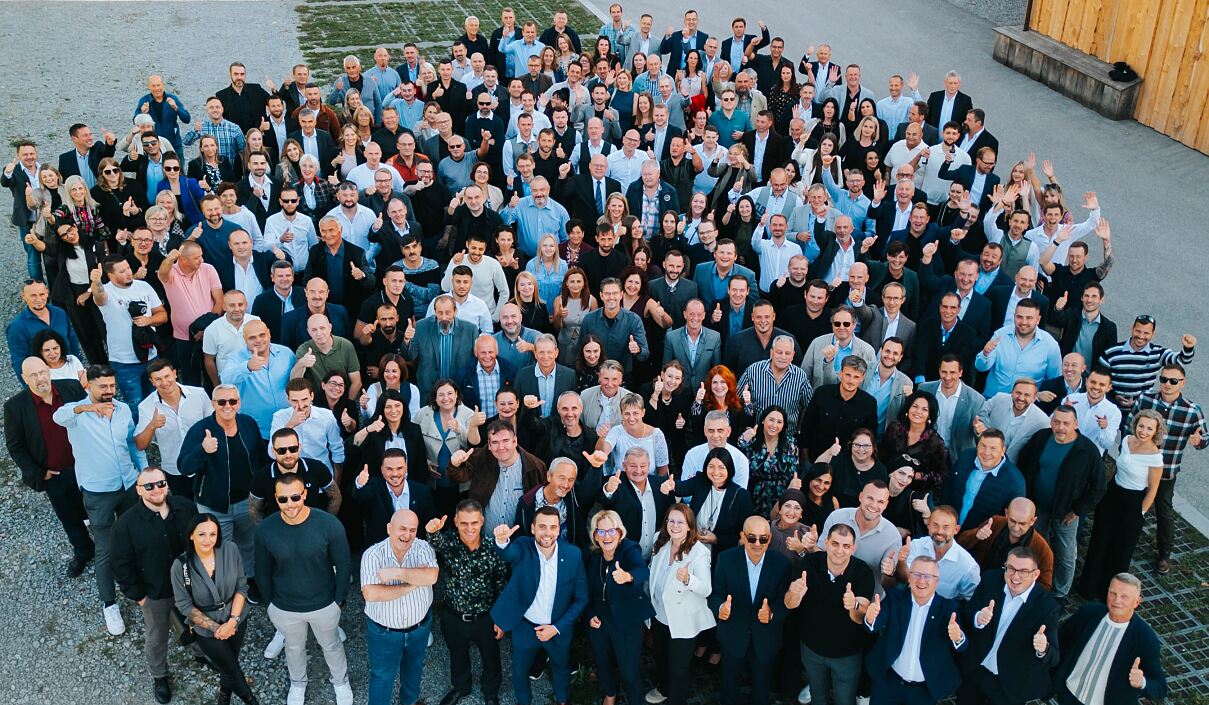 A strong crew for a successful future: FACC honors 399 long-serving employees