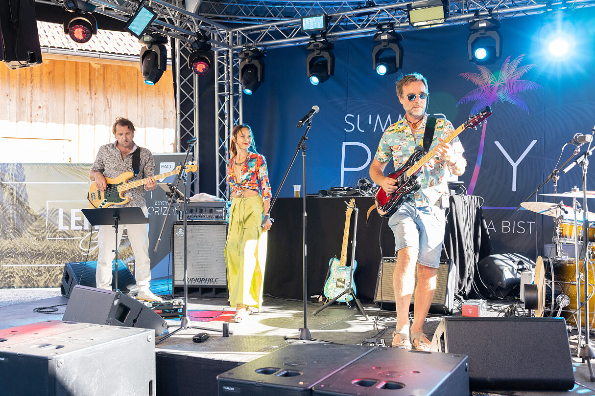 FACC offers a platform for personal dialog with numerous employee events throughout the year. This includes the annual FACC summer party.