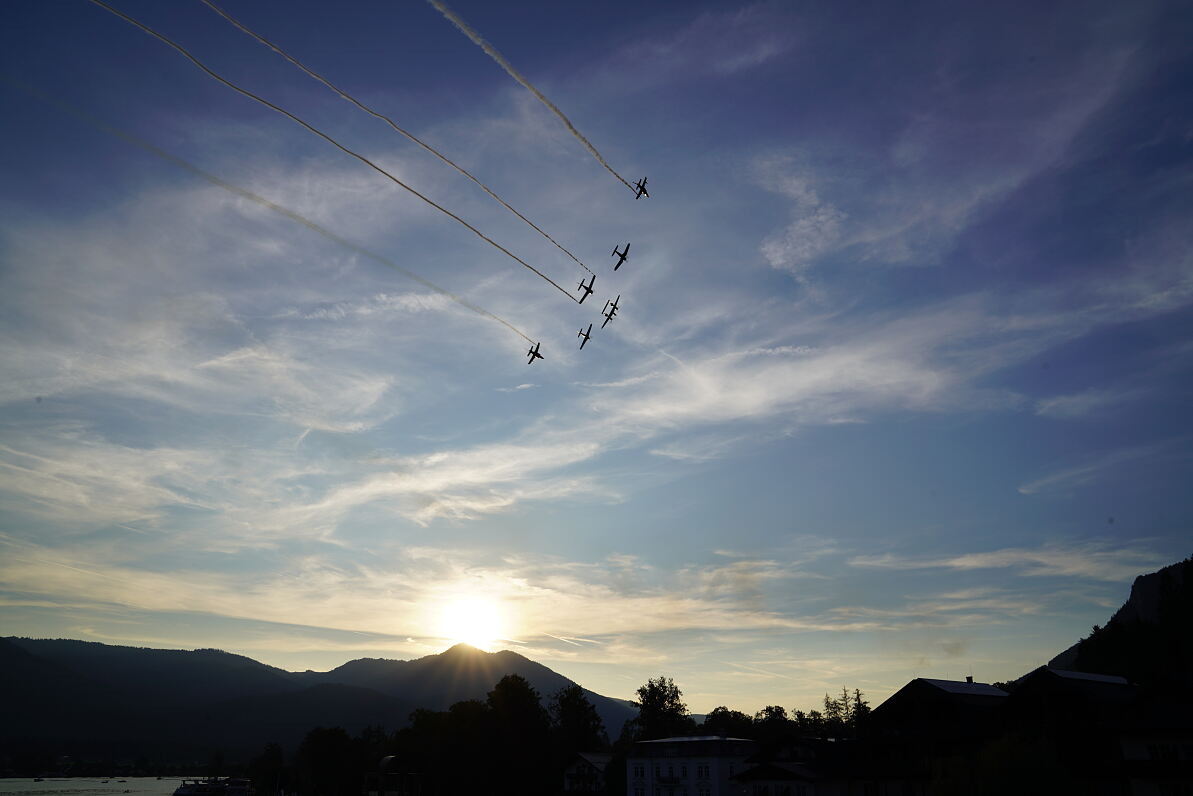 Vor dem malerischen Ambiente des Wolfgangsees boten The Flying Bulls eine atemberaubende Flugshow.