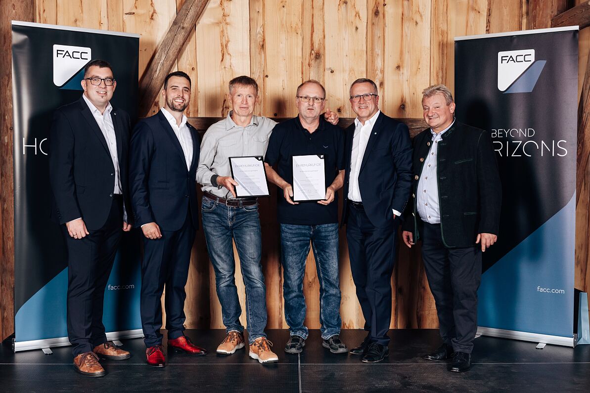 Besonders hervorgehoben in diesem Jahr wurden Johann Fuchs (CNC Fertigung) und Christian Schmidbauer (Senior Expert Industrial Engineering), die ihr bereits 45. Jubiläum feierten.